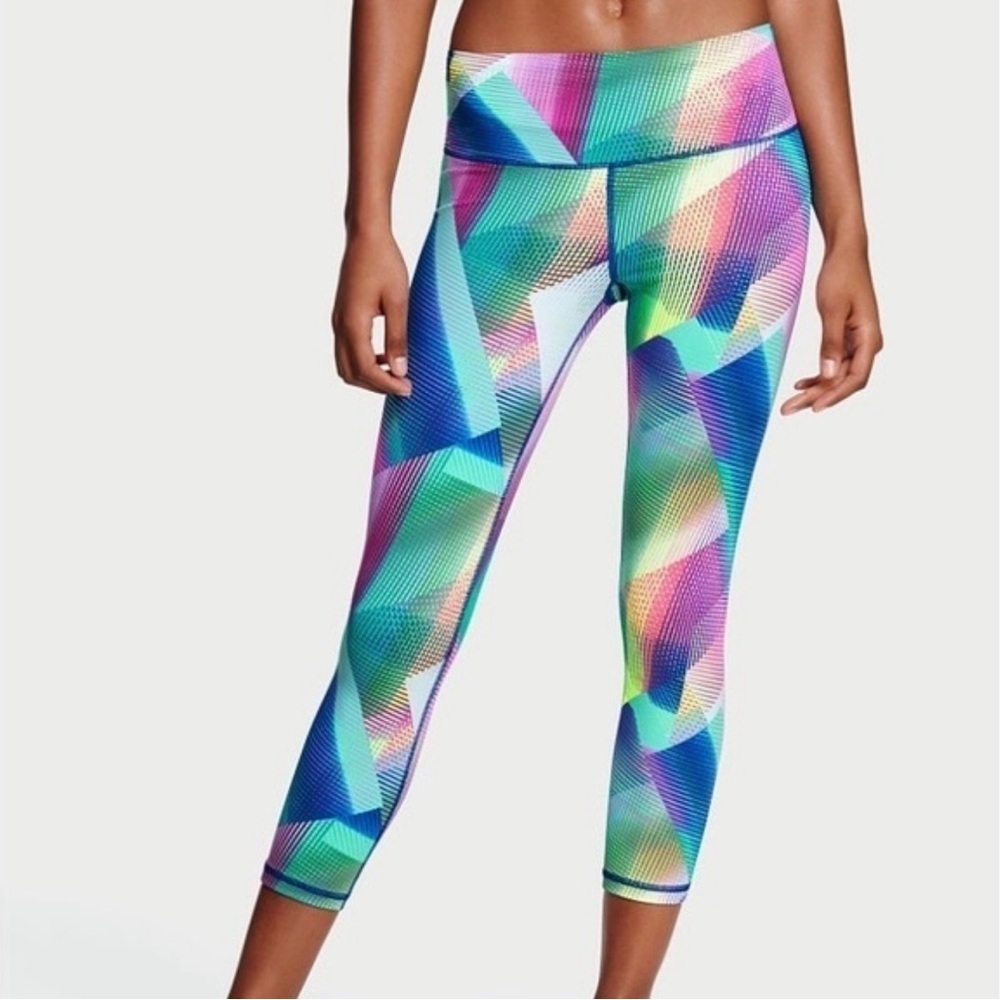 Victoria’s Secret Women’s Sport Knockout Leggings Geometric Print Size‎ L